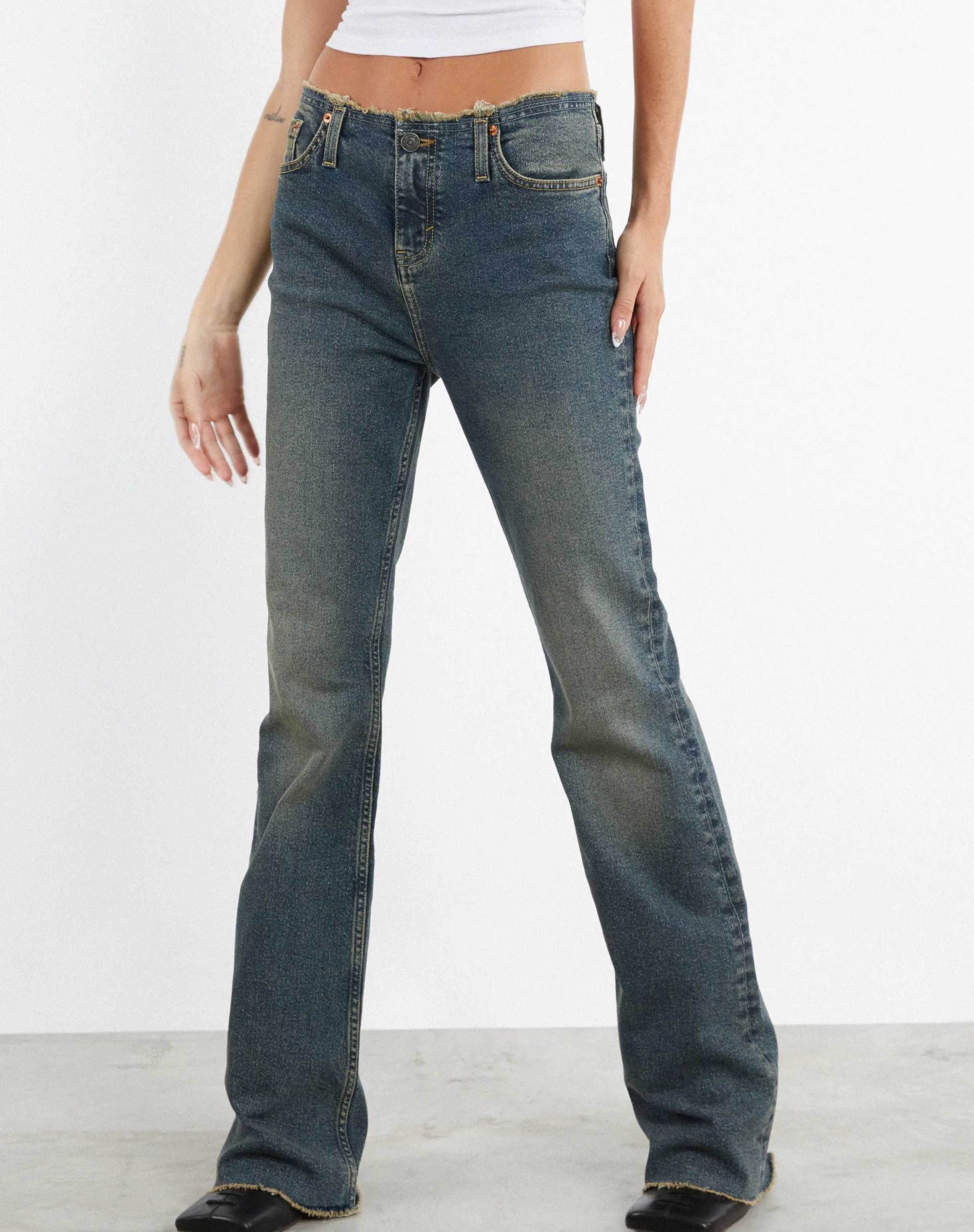 New Frayed Low Rise Jeans In LOW RISE JEANS